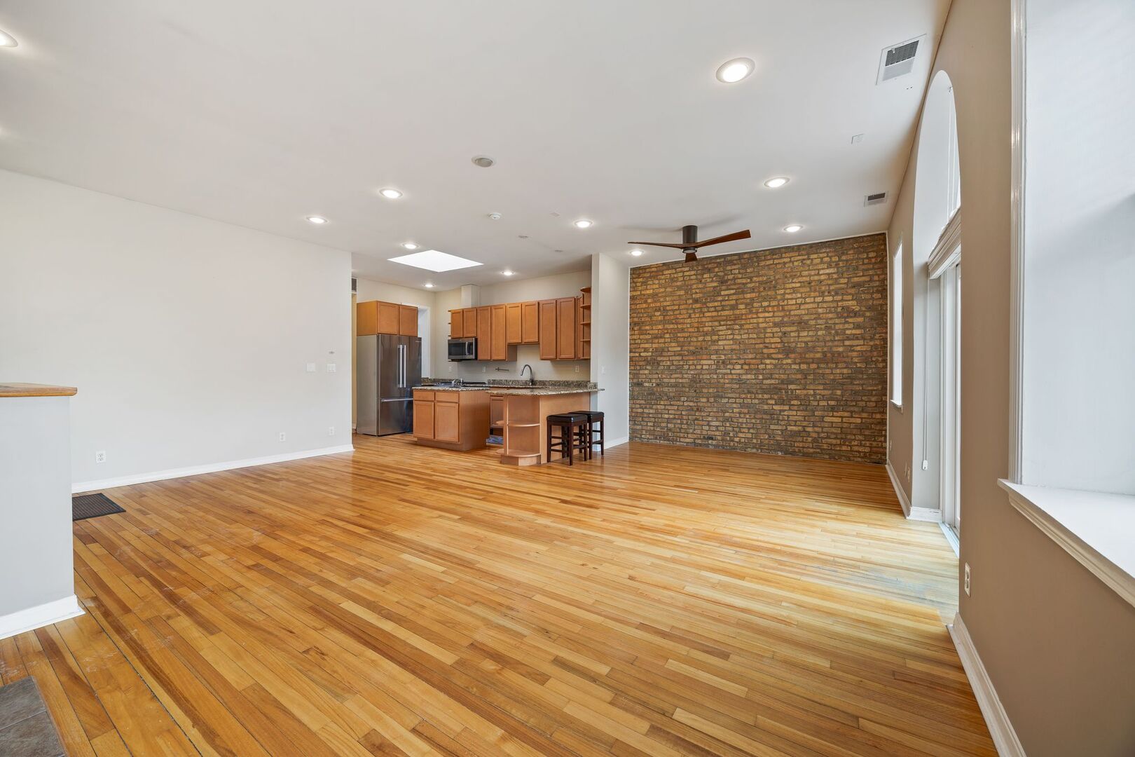 2321 N MILWAUKEE Avenue Unit: 3