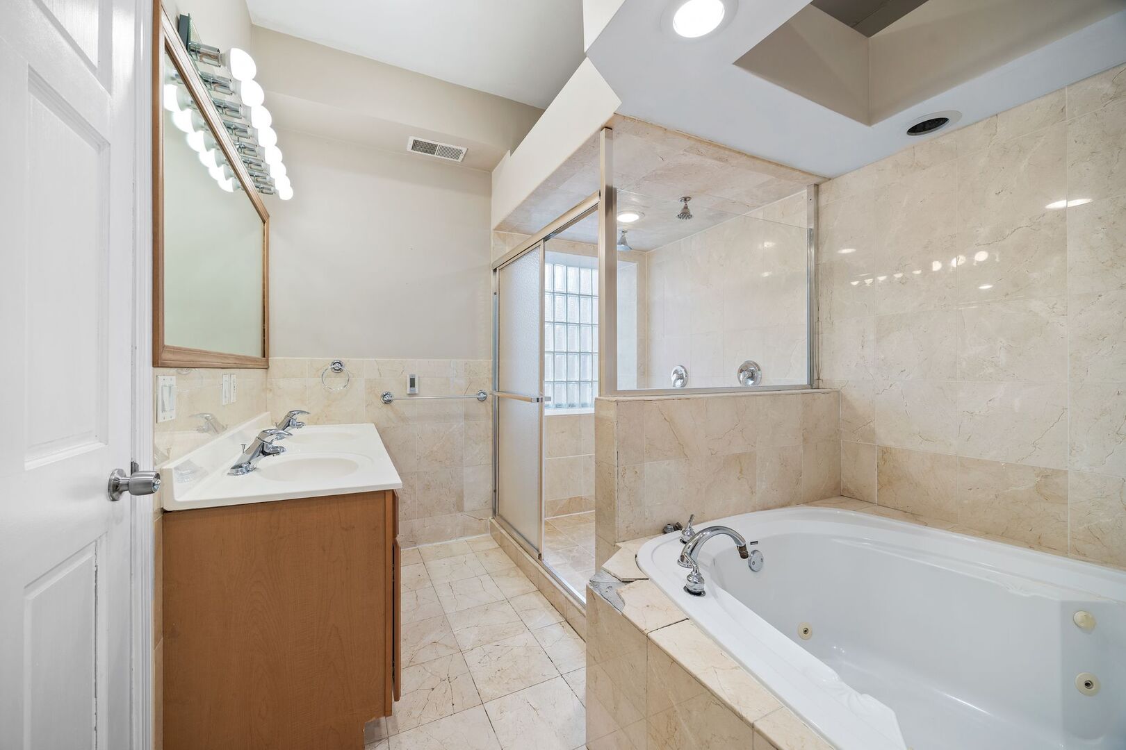 2321 N MILWAUKEE Avenue Unit: 3