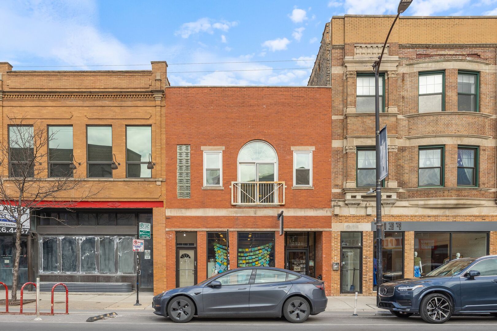2321 N MILWAUKEE Avenue Unit: 3