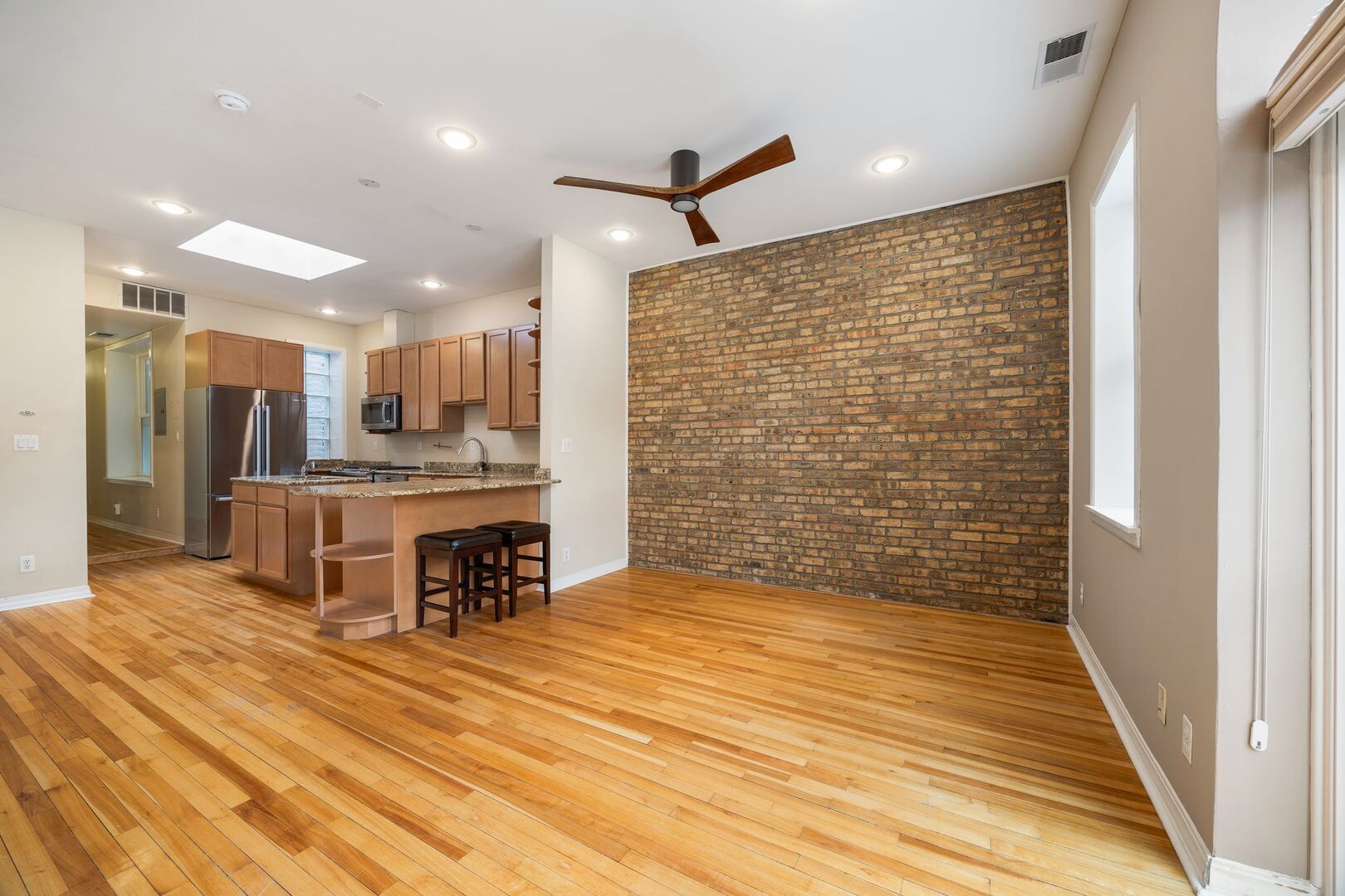 2321 N MILWAUKEE Avenue Unit: 3