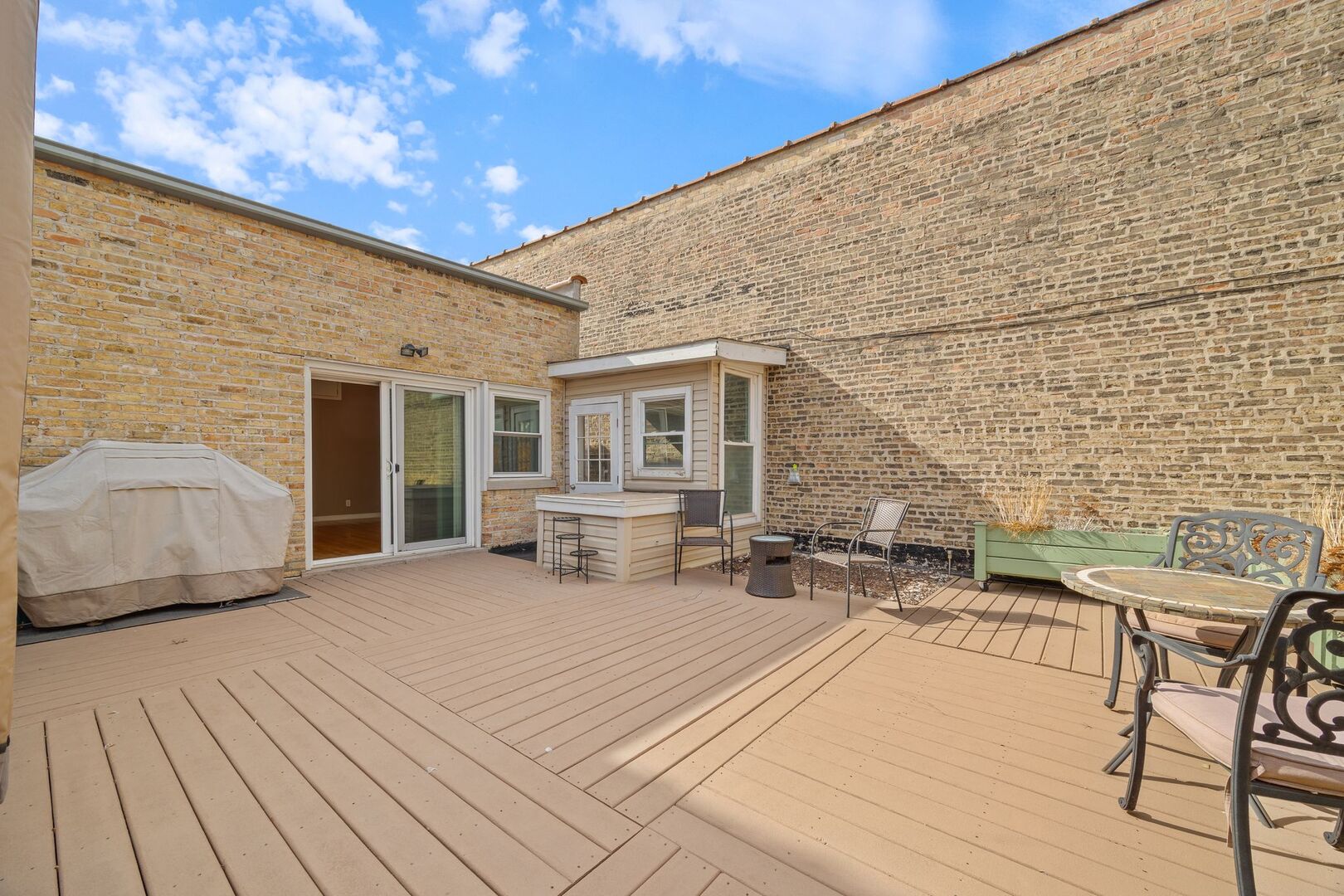 2321 N MILWAUKEE Avenue Unit: 3