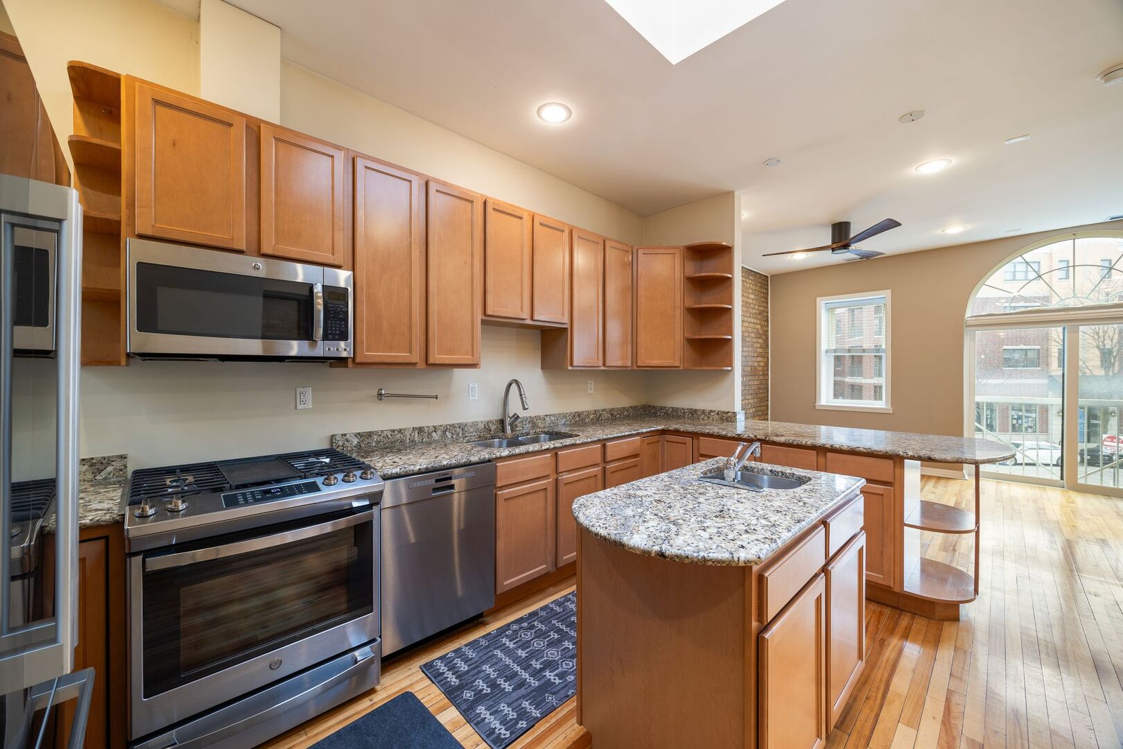 2321 N MILWAUKEE Avenue Unit: 3