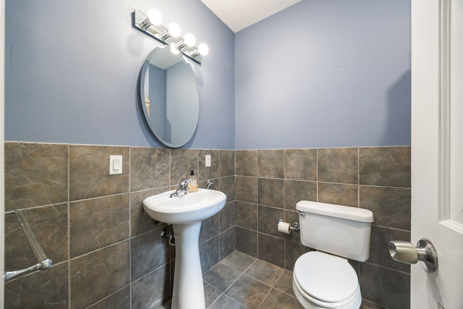 2321 N MILWAUKEE Avenue Unit: 3