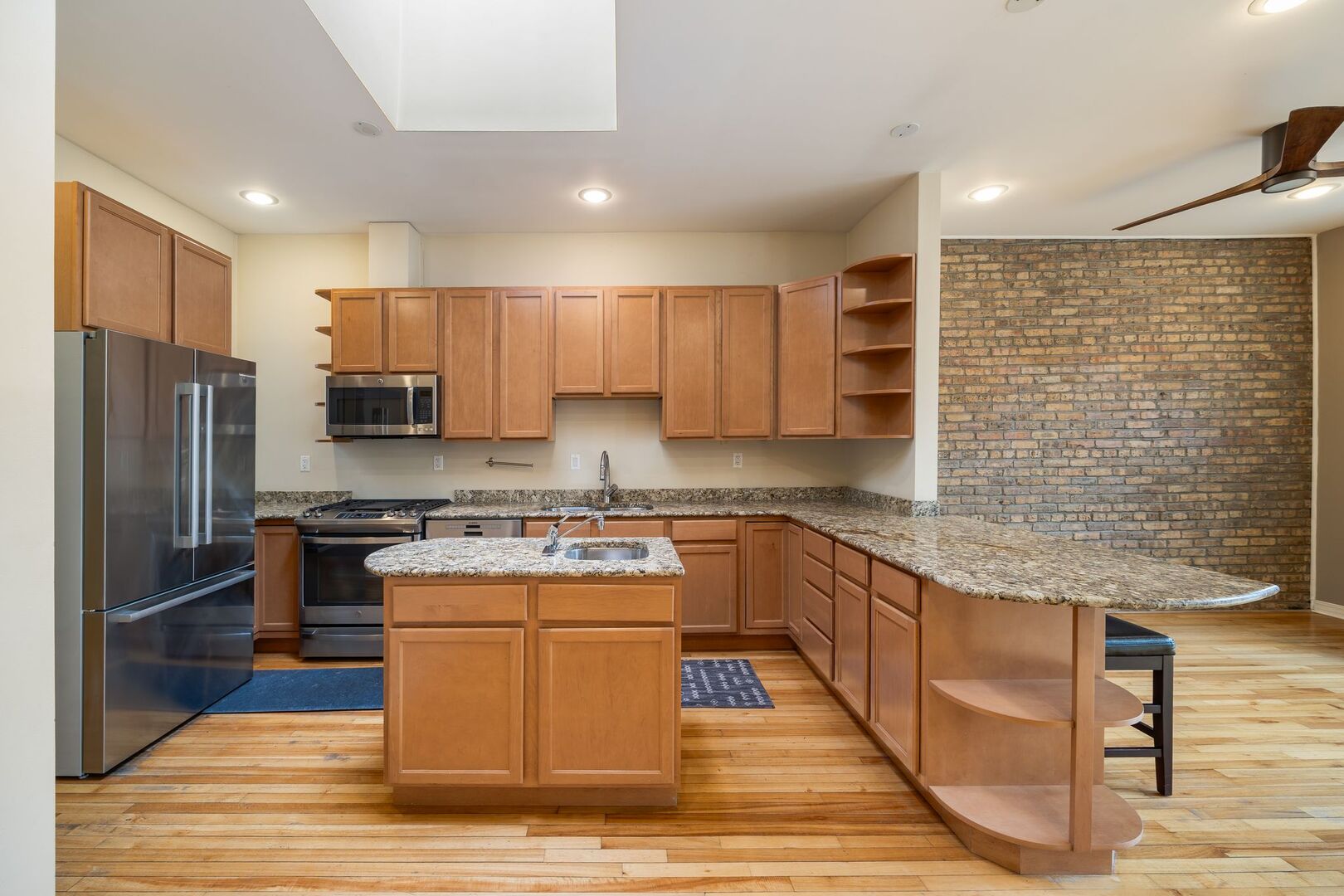 2321 N MILWAUKEE Avenue Unit: 3