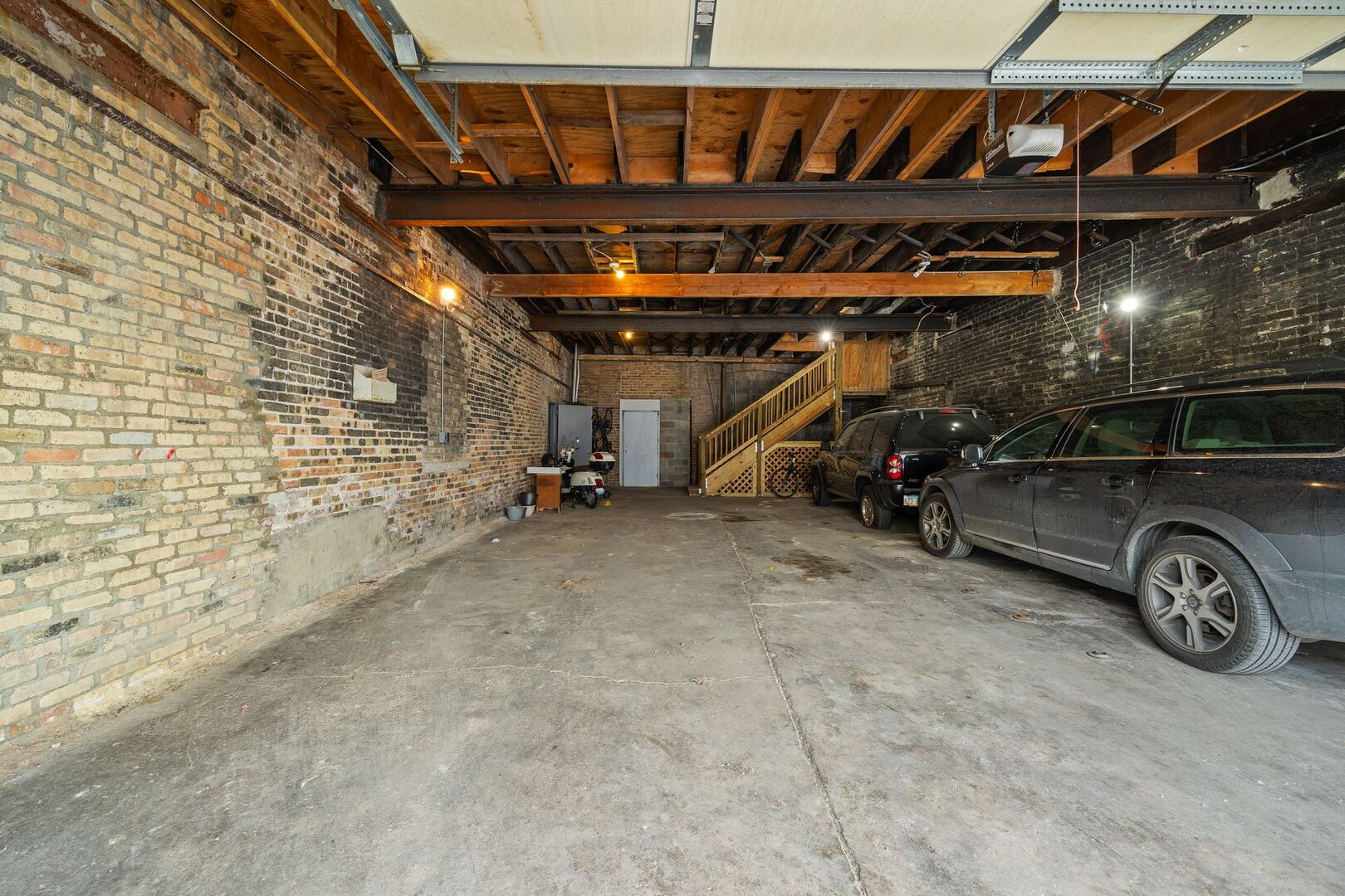 2321 N MILWAUKEE Avenue Unit: 3