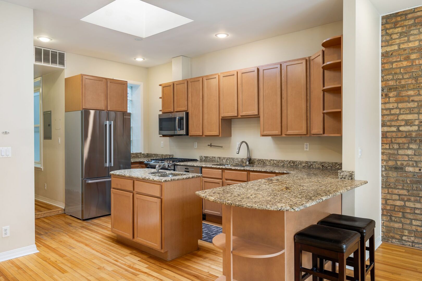 2321 N MILWAUKEE Avenue Unit: 3