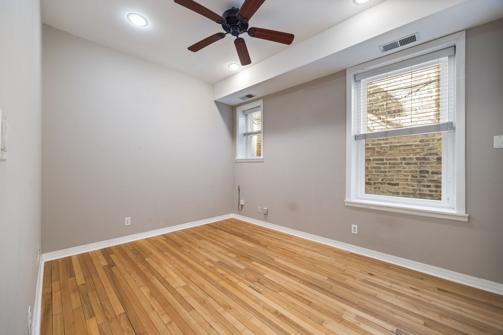 2321 N MILWAUKEE Avenue Unit: 3