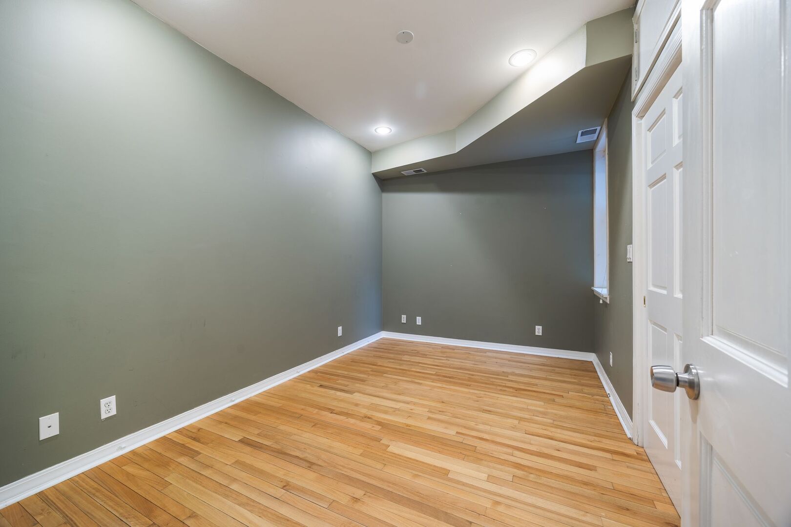 2321 N MILWAUKEE Avenue Unit: 3