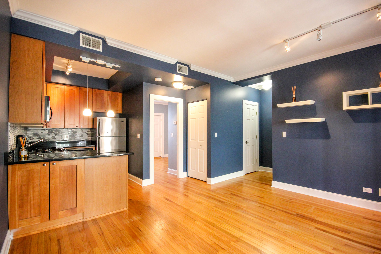 2237.5 N Lincoln Avenue Unit: 2B