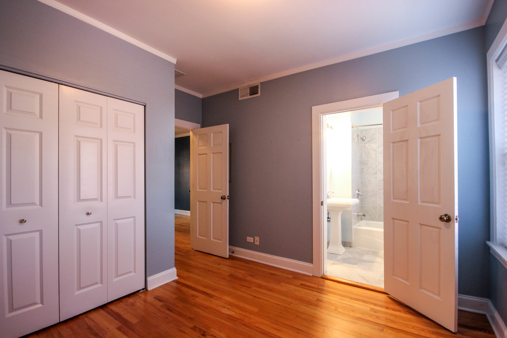 2237.5 N Lincoln Avenue Unit: 2B