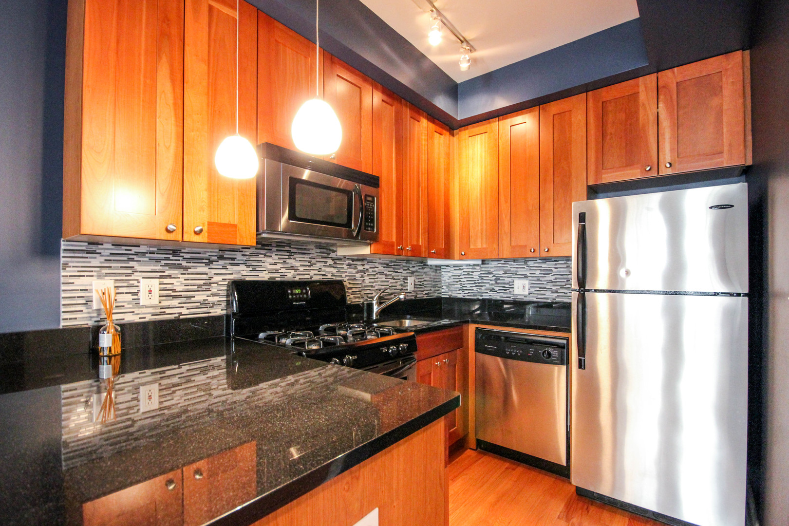 2237.5 N Lincoln Avenue Unit: 2B