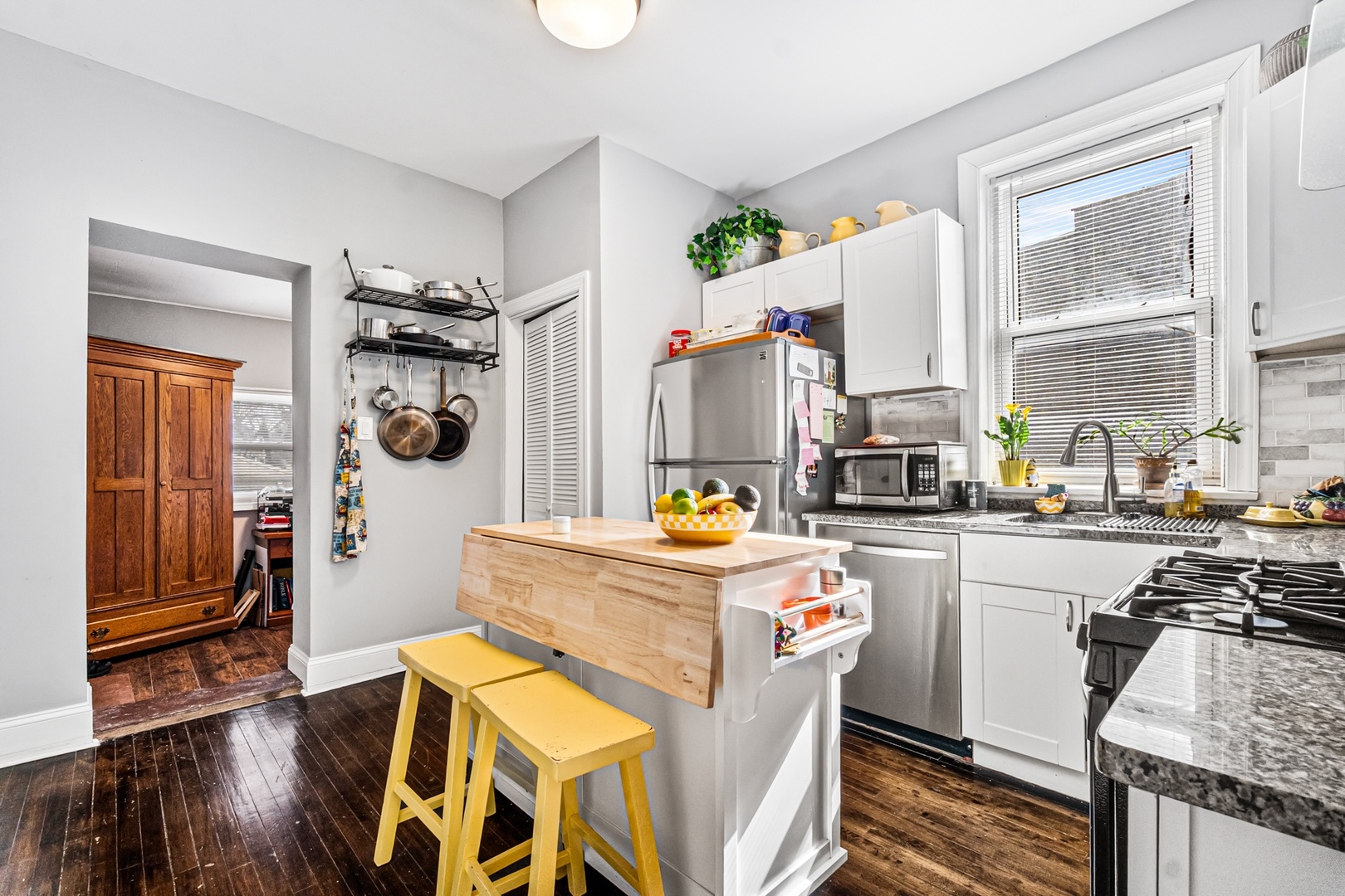 4021 N Whipple Street