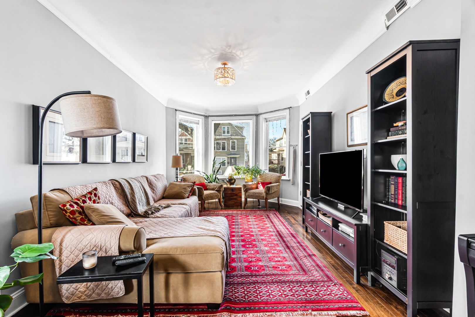 4021 N Whipple Street