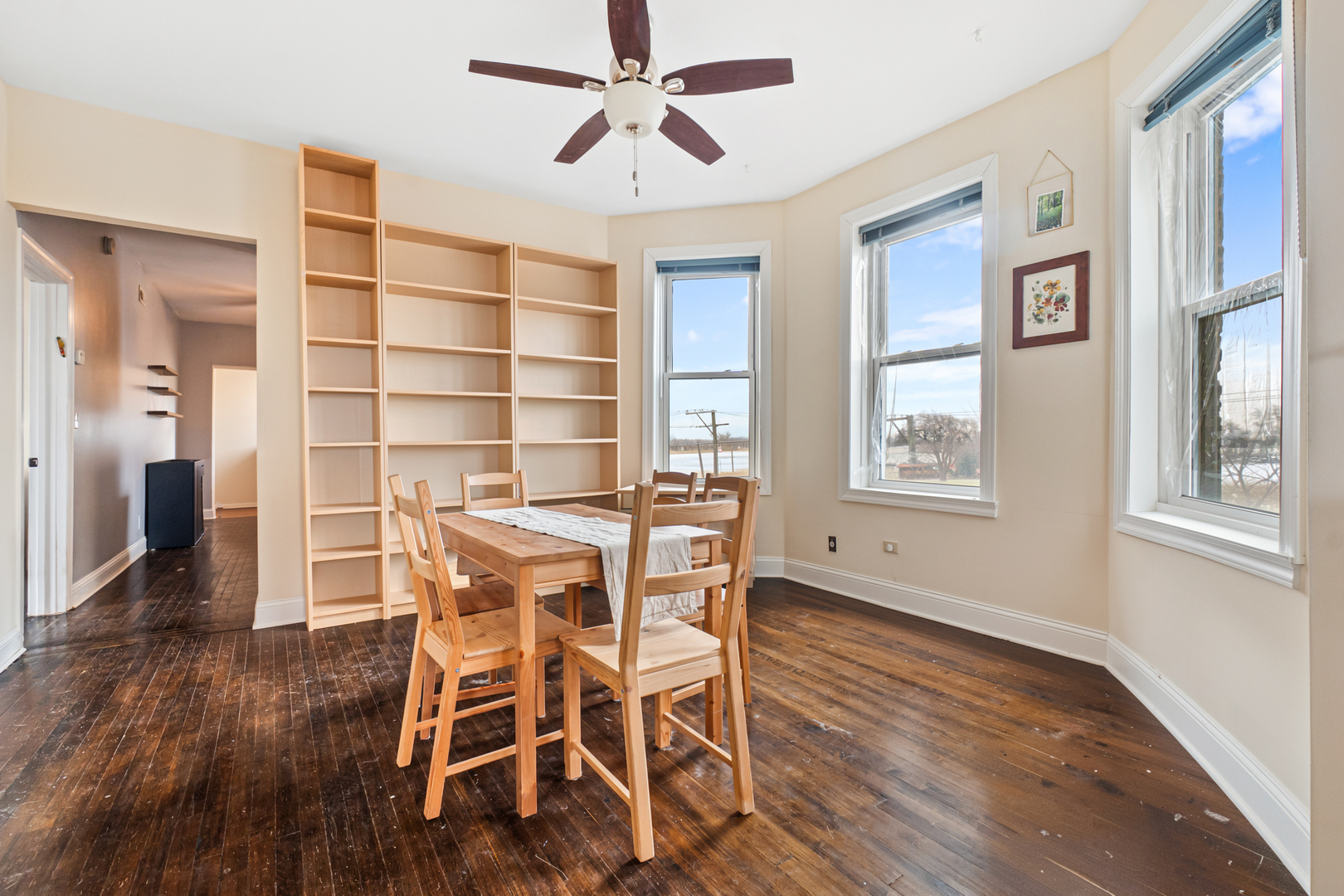 4021 N Whipple Street