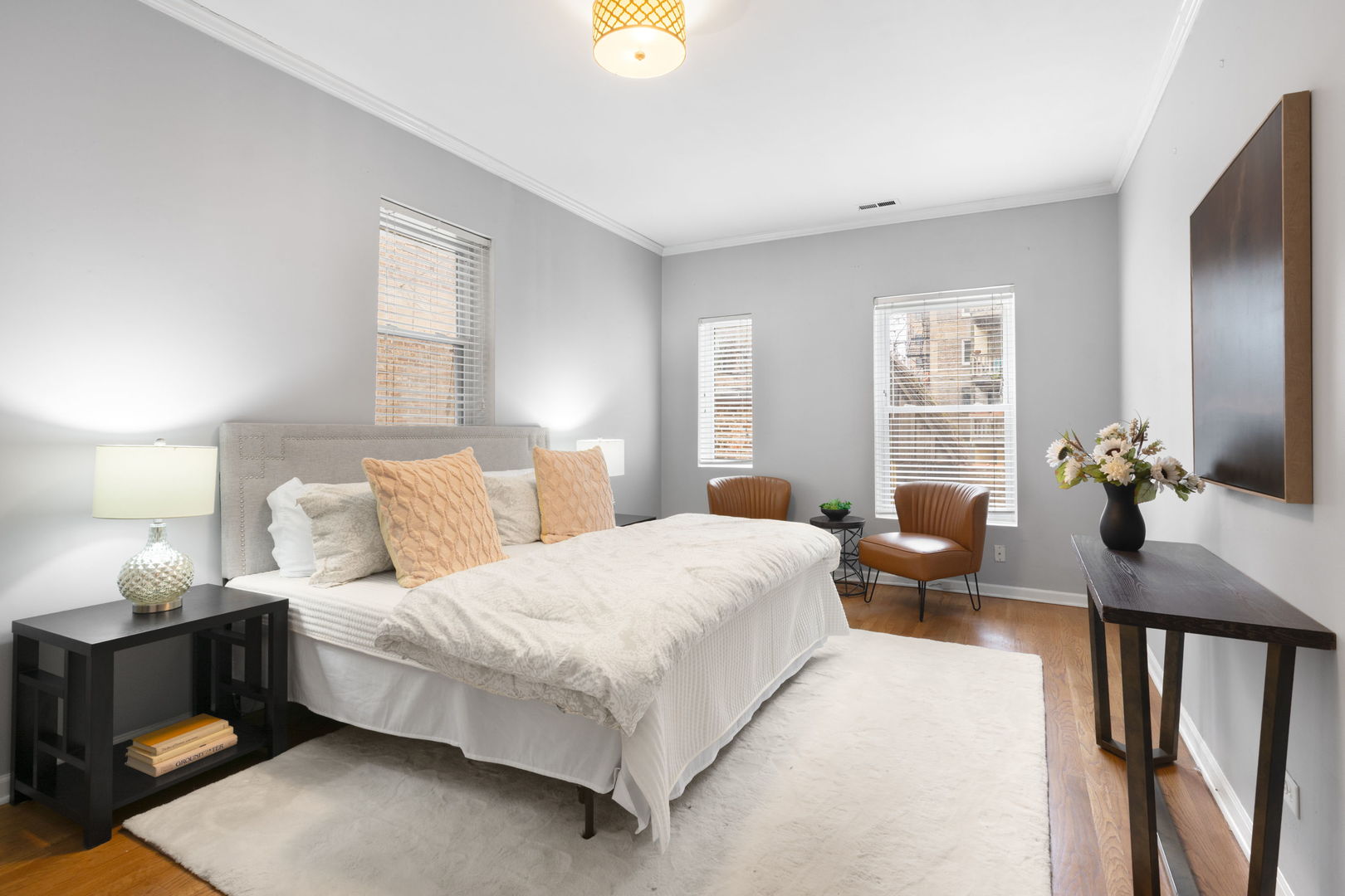 629 W Sheridan Road Unit: 1D