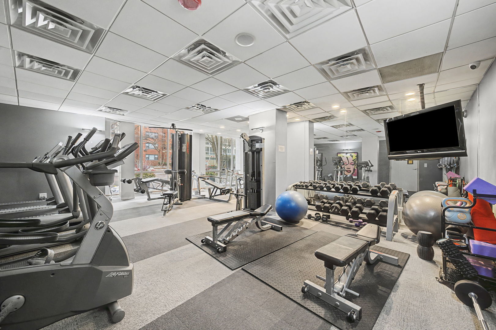2930 N Sheridan Road Unit: 903