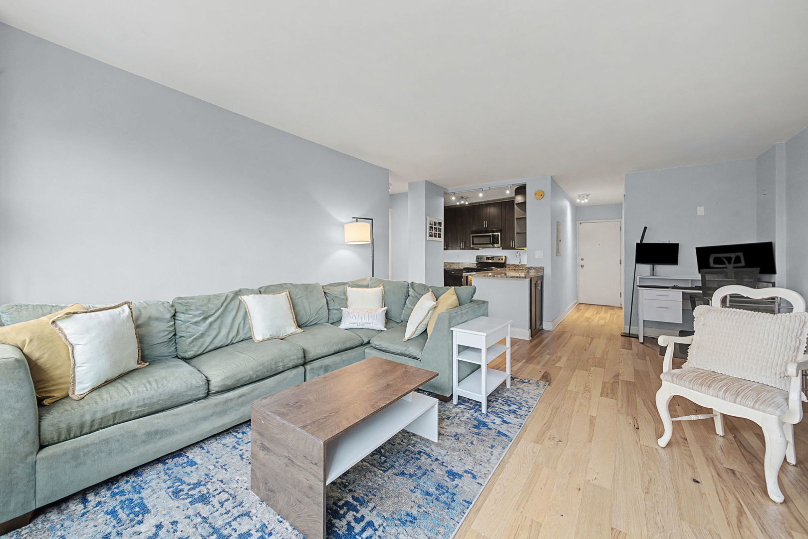 2930 N Sheridan Road Unit: 903