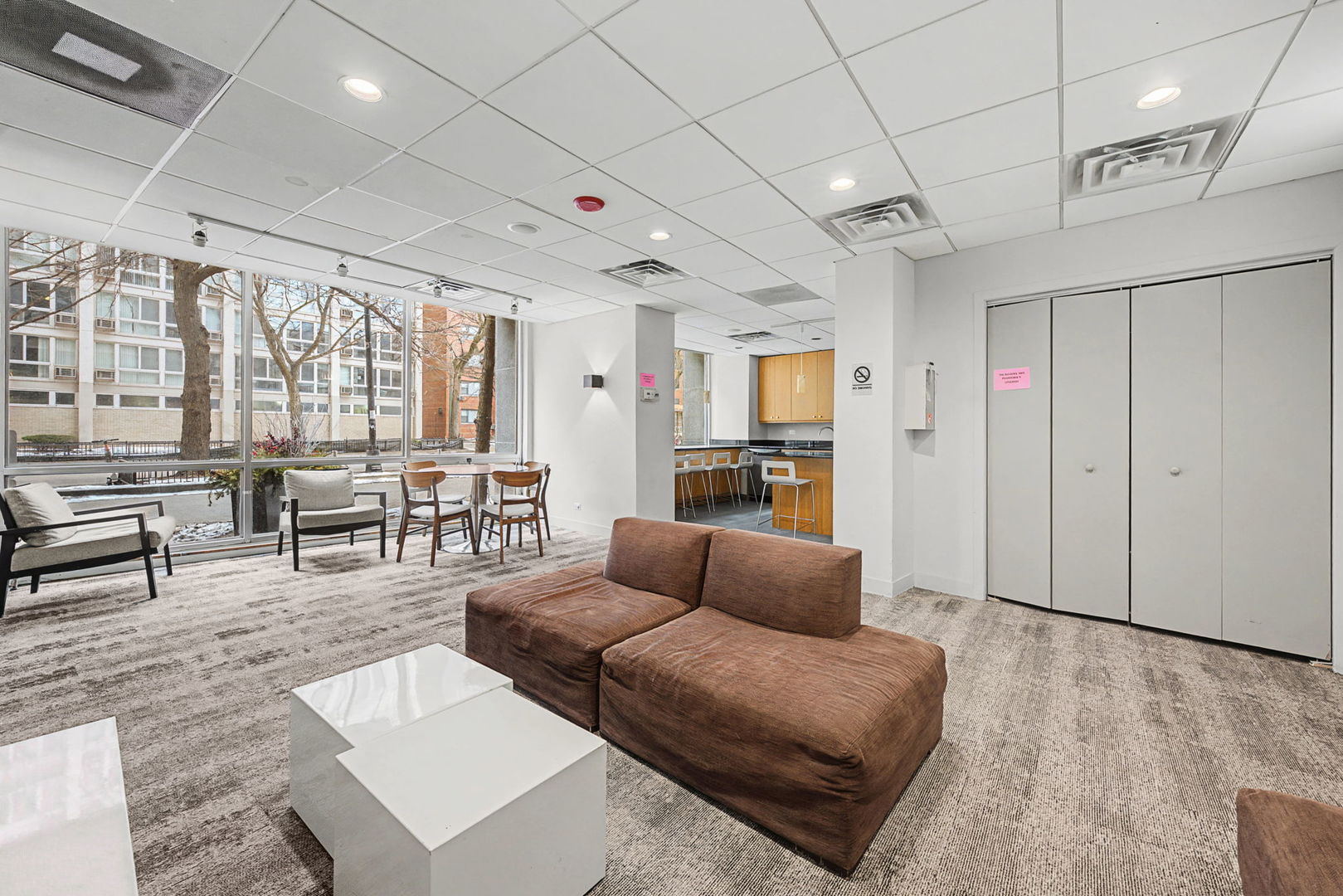 2930 N Sheridan Road Unit: 903