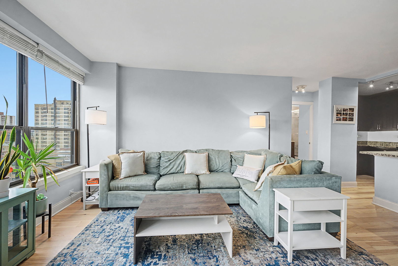 2930 N Sheridan Road Unit: 903