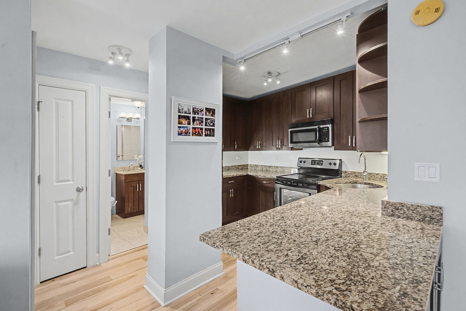 2930 N Sheridan Road Unit: 903