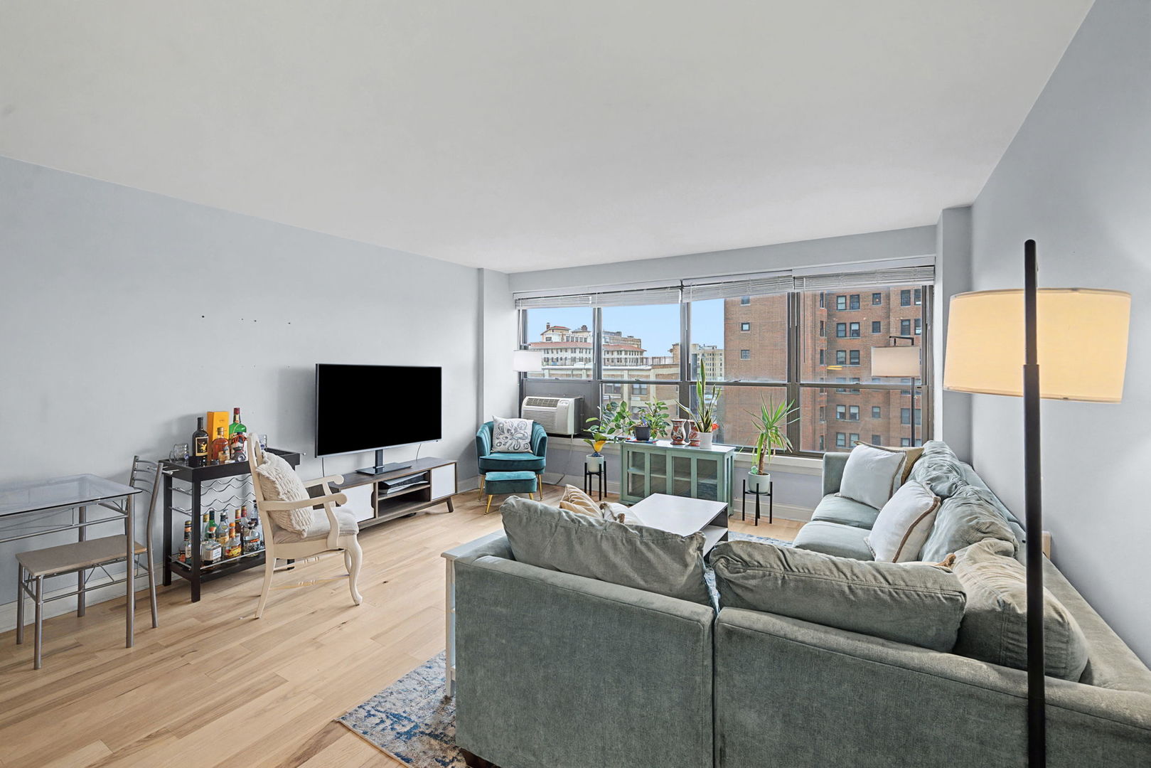 2930 N Sheridan Road Unit: 903