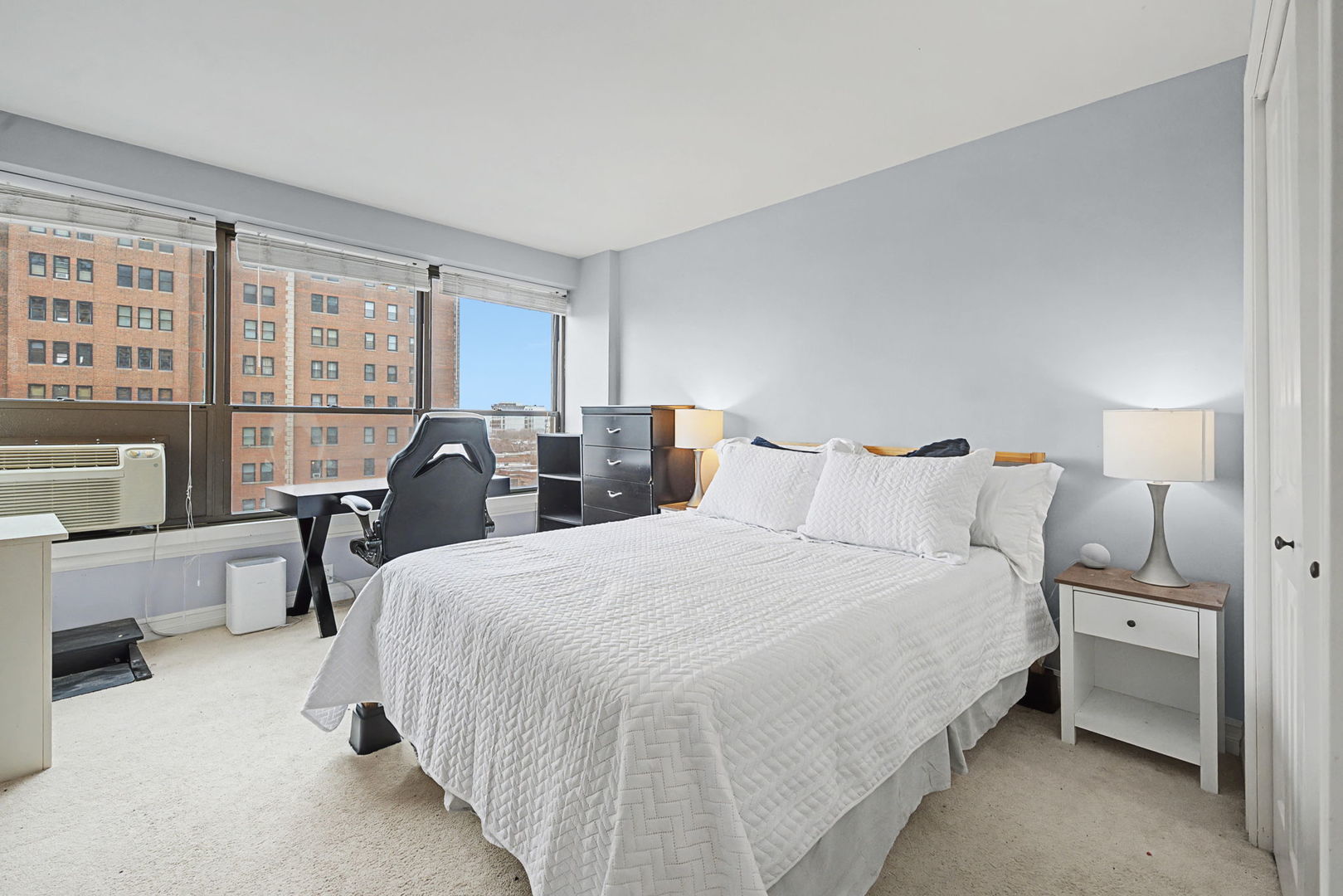 2930 N Sheridan Road Unit: 903