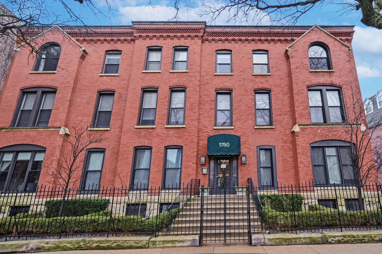 1760 N WELLS Street Unit: 2D