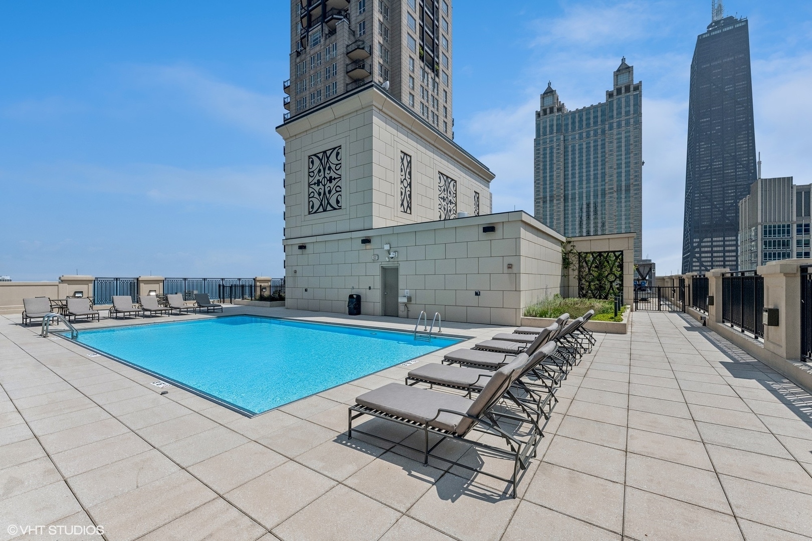 10 E Delaware Street Unit: 27E