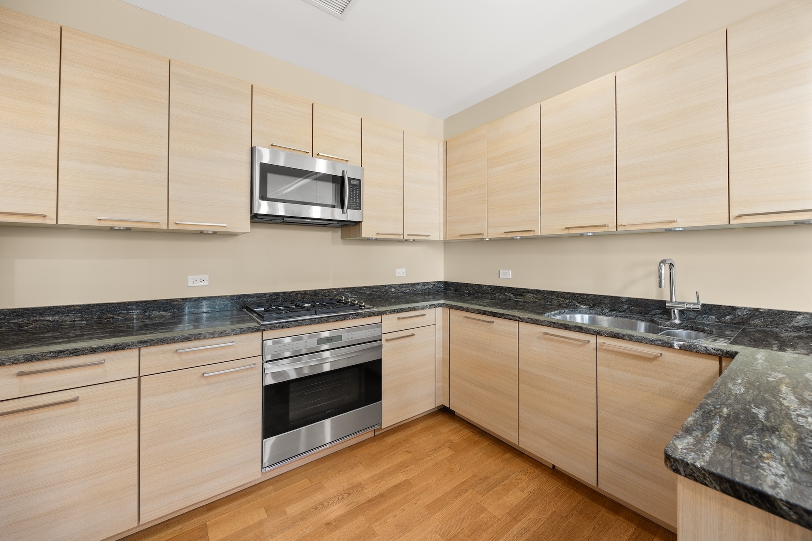 10 E Delaware Street Unit: 27E