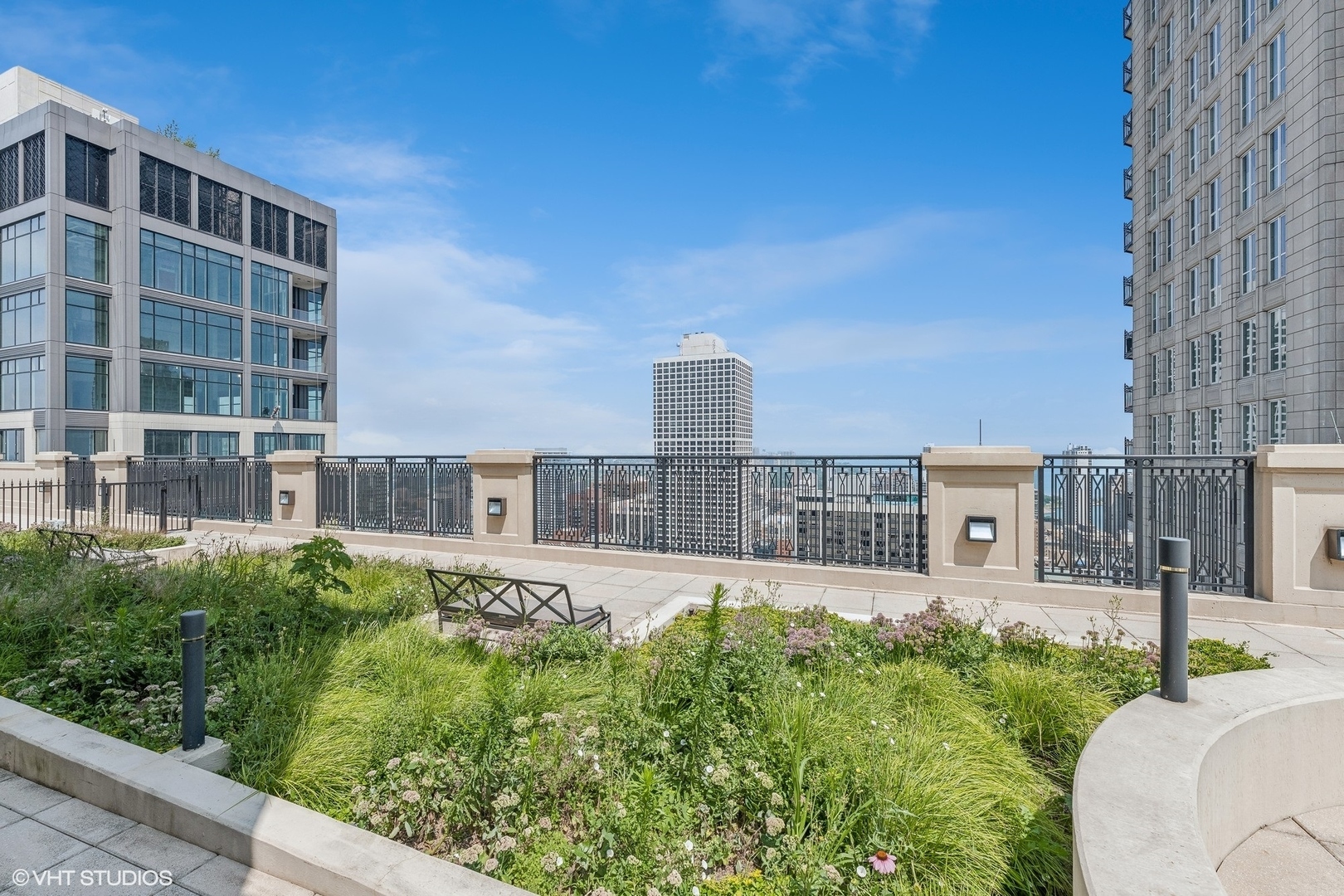10 E Delaware Street Unit: 27E