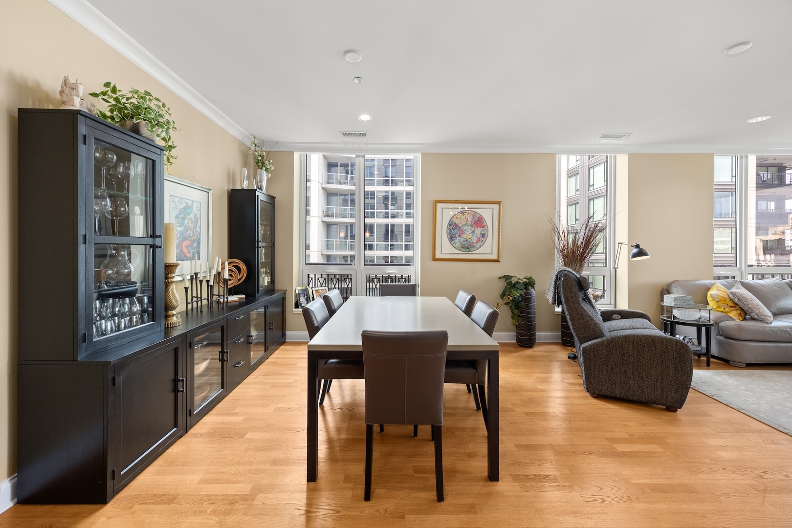 10 E Delaware Street Unit: 27E