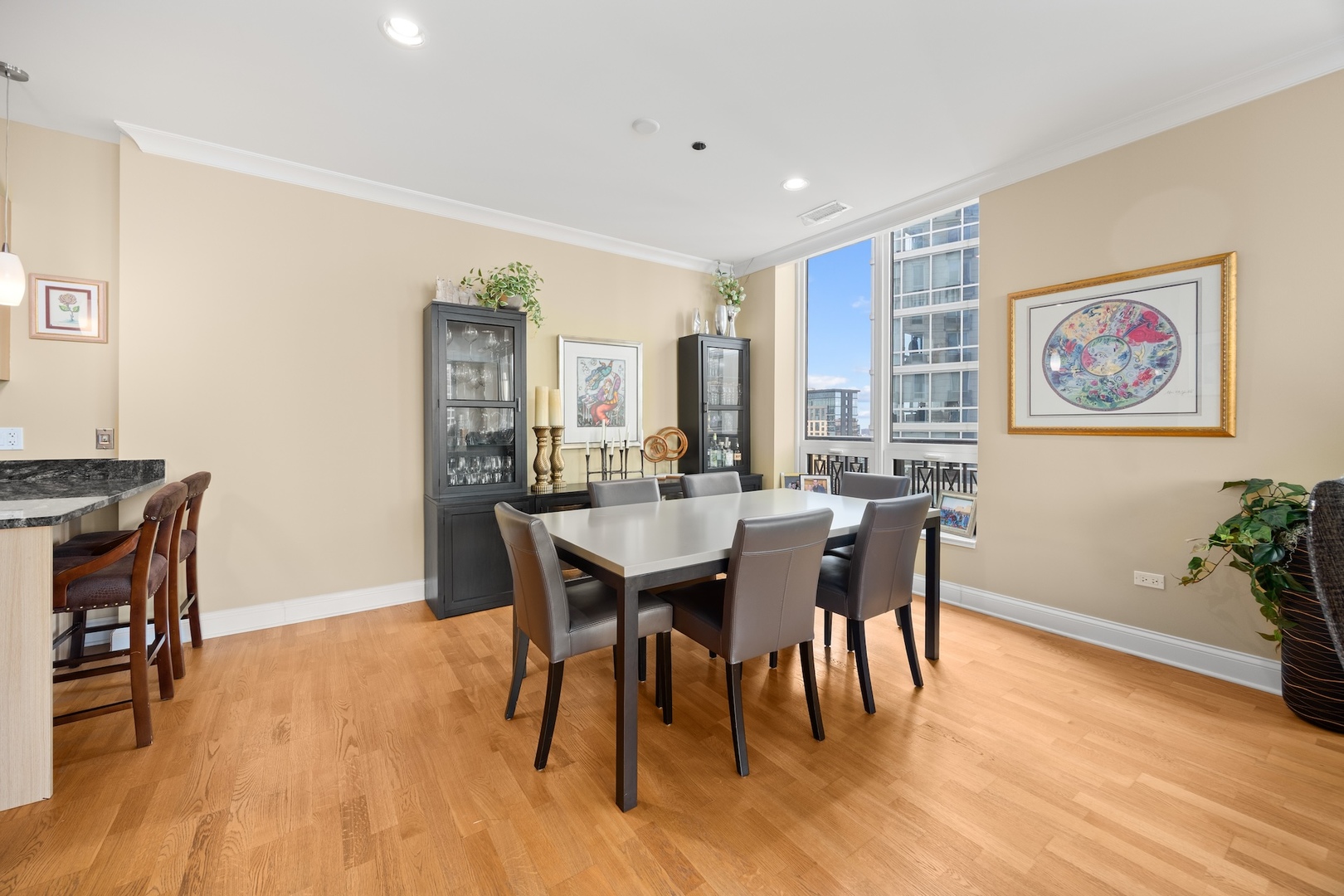 10 E Delaware Street Unit: 27E