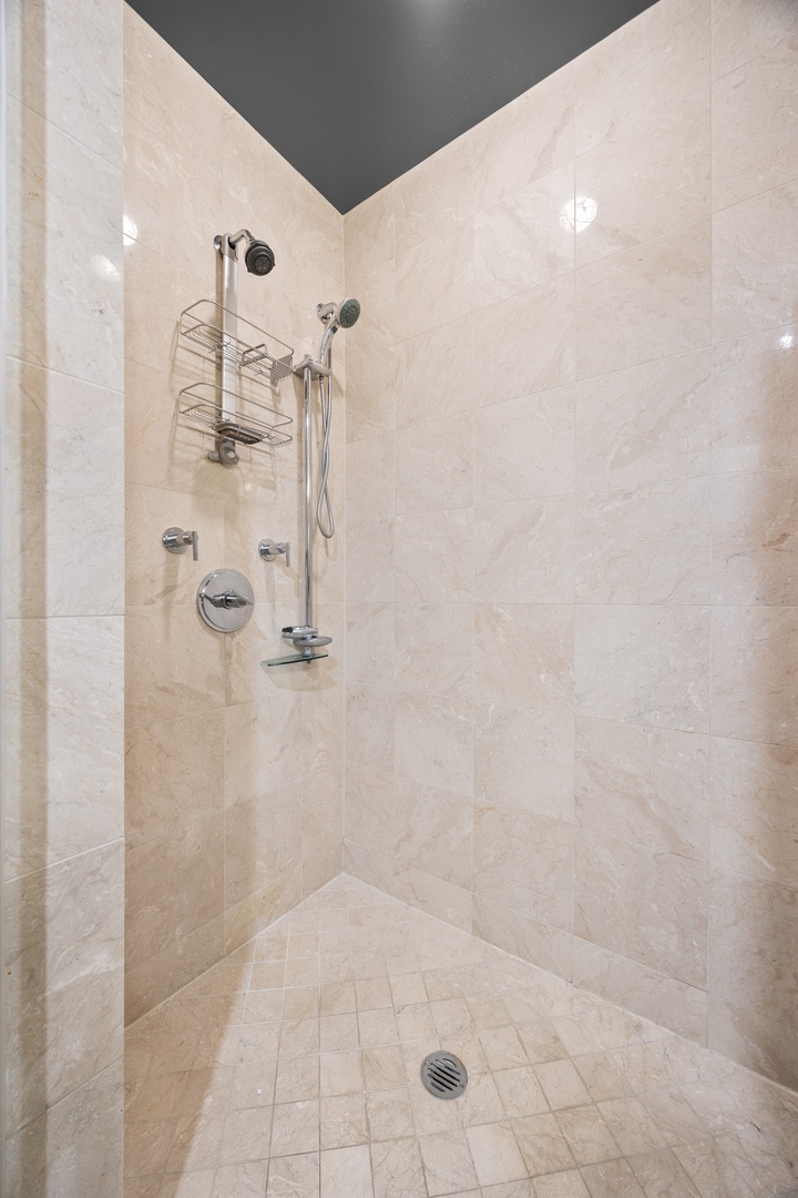 10 E Delaware Street Unit: 27E