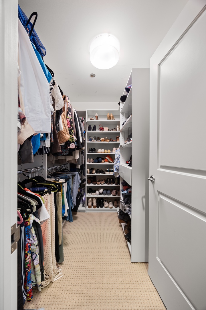 10 E Delaware Street Unit: 27E