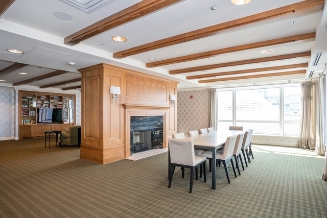 10 E Delaware Street Unit: 27E