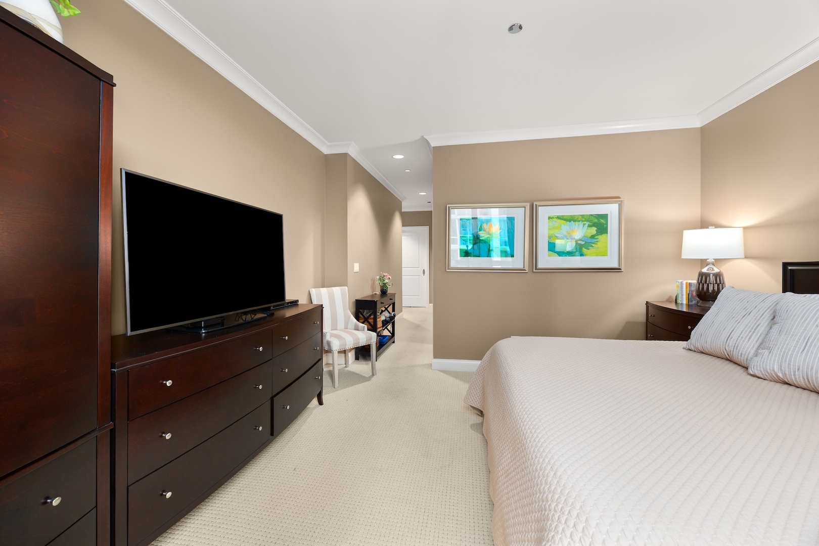 10 E Delaware Street Unit: 27E