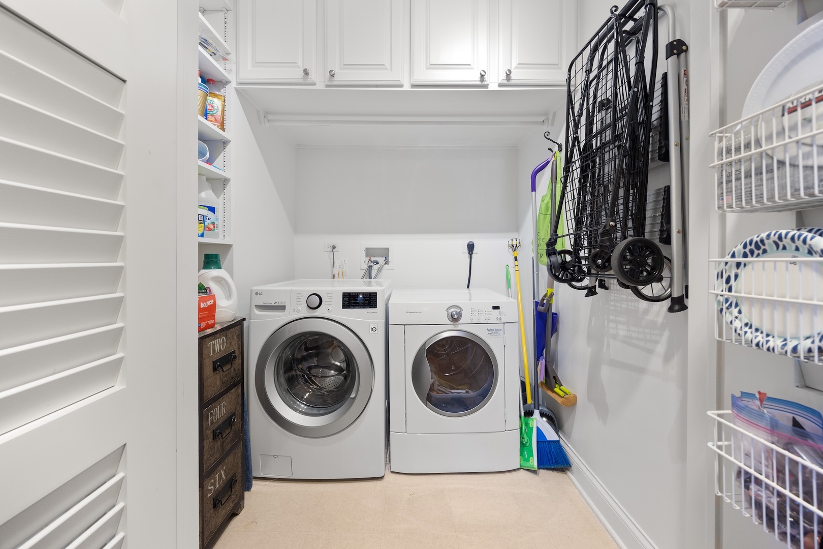 10 E Delaware Street Unit: 27E