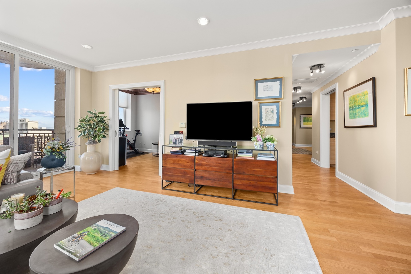 10 E Delaware Street Unit: 27E