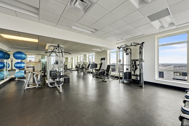 10 E Delaware Street Unit: 27E