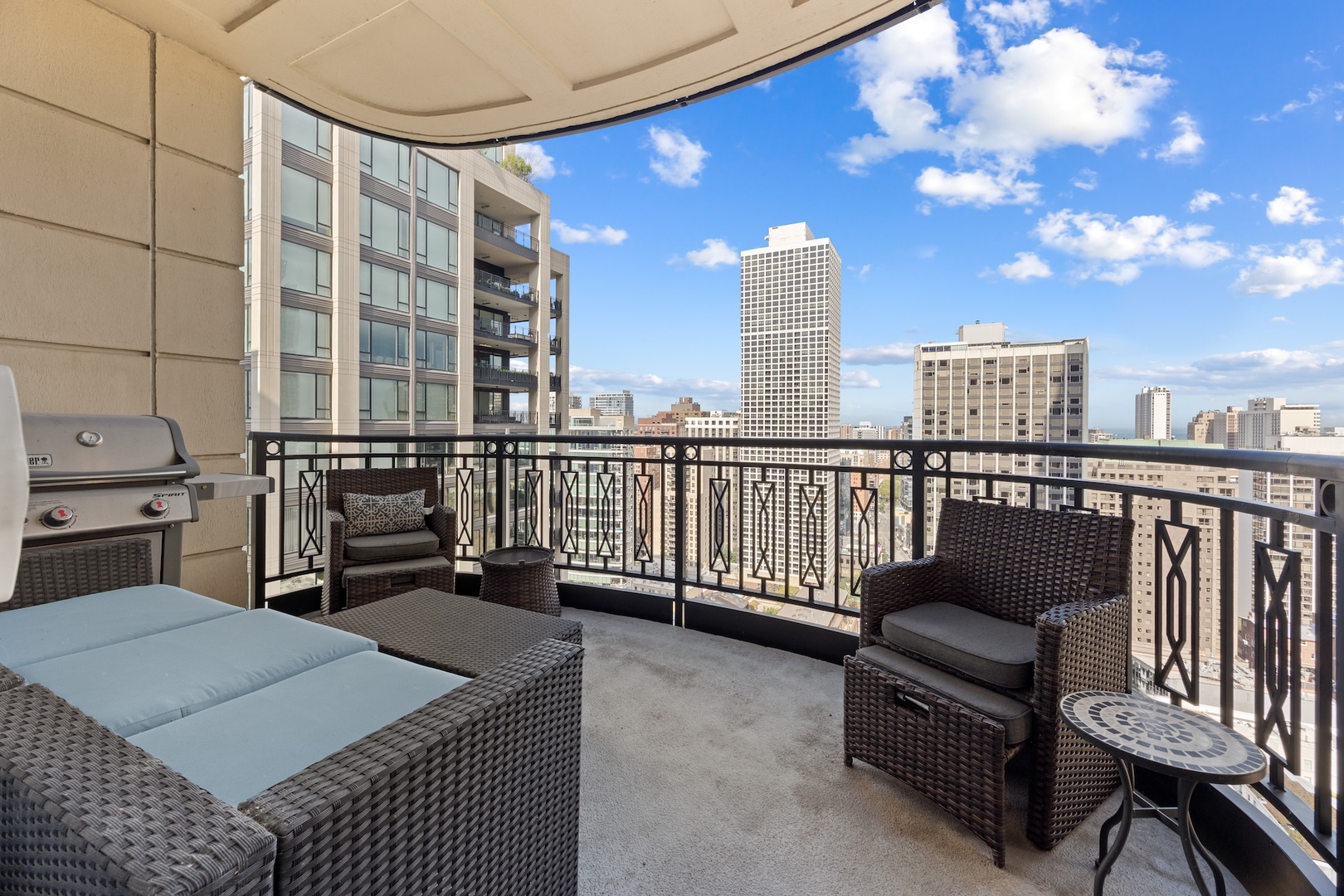 10 E Delaware Street Unit: 27E