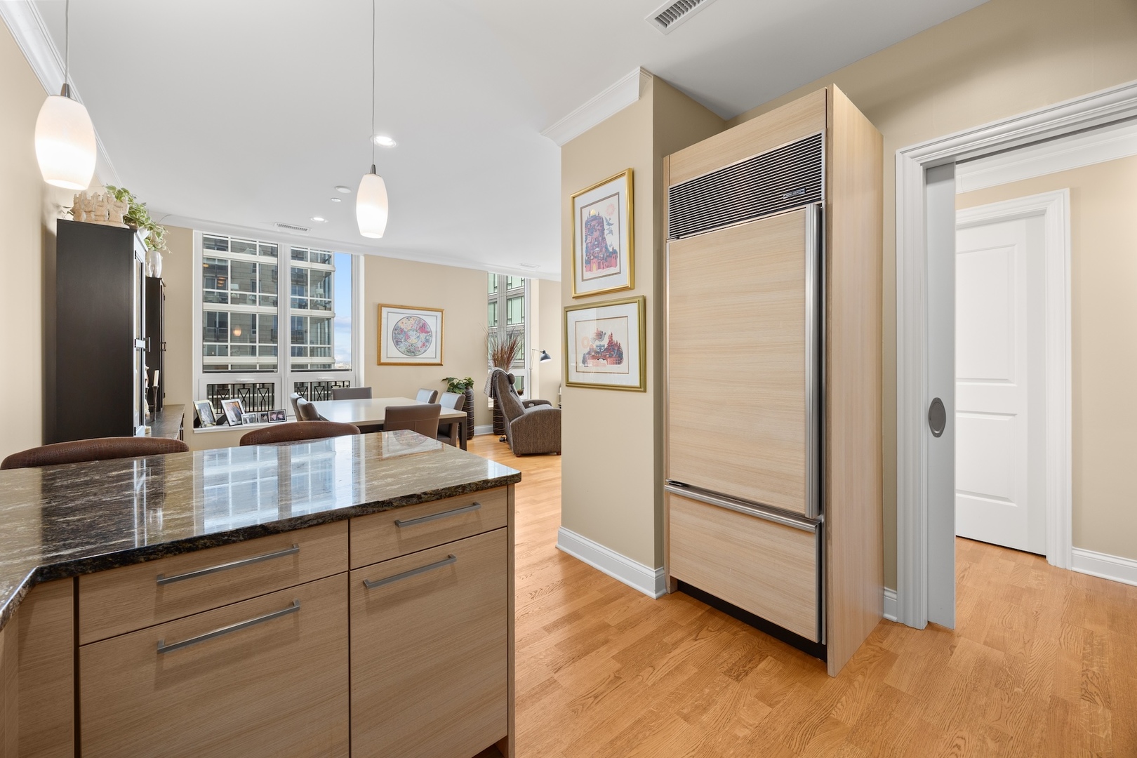 10 E Delaware Street Unit: 27E