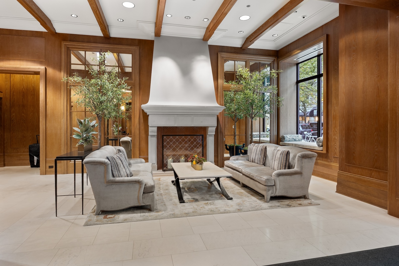 10 E Delaware Street Unit: 27E