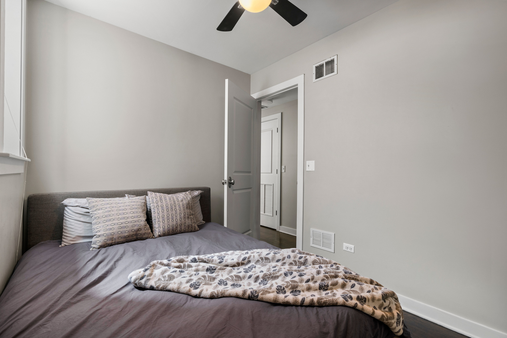 1525 N Claremont Avenue Unit: 1A