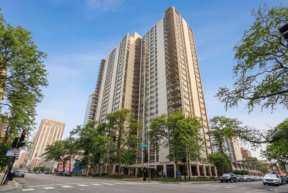 1255 N Sandburg Terrace Unit: 309E