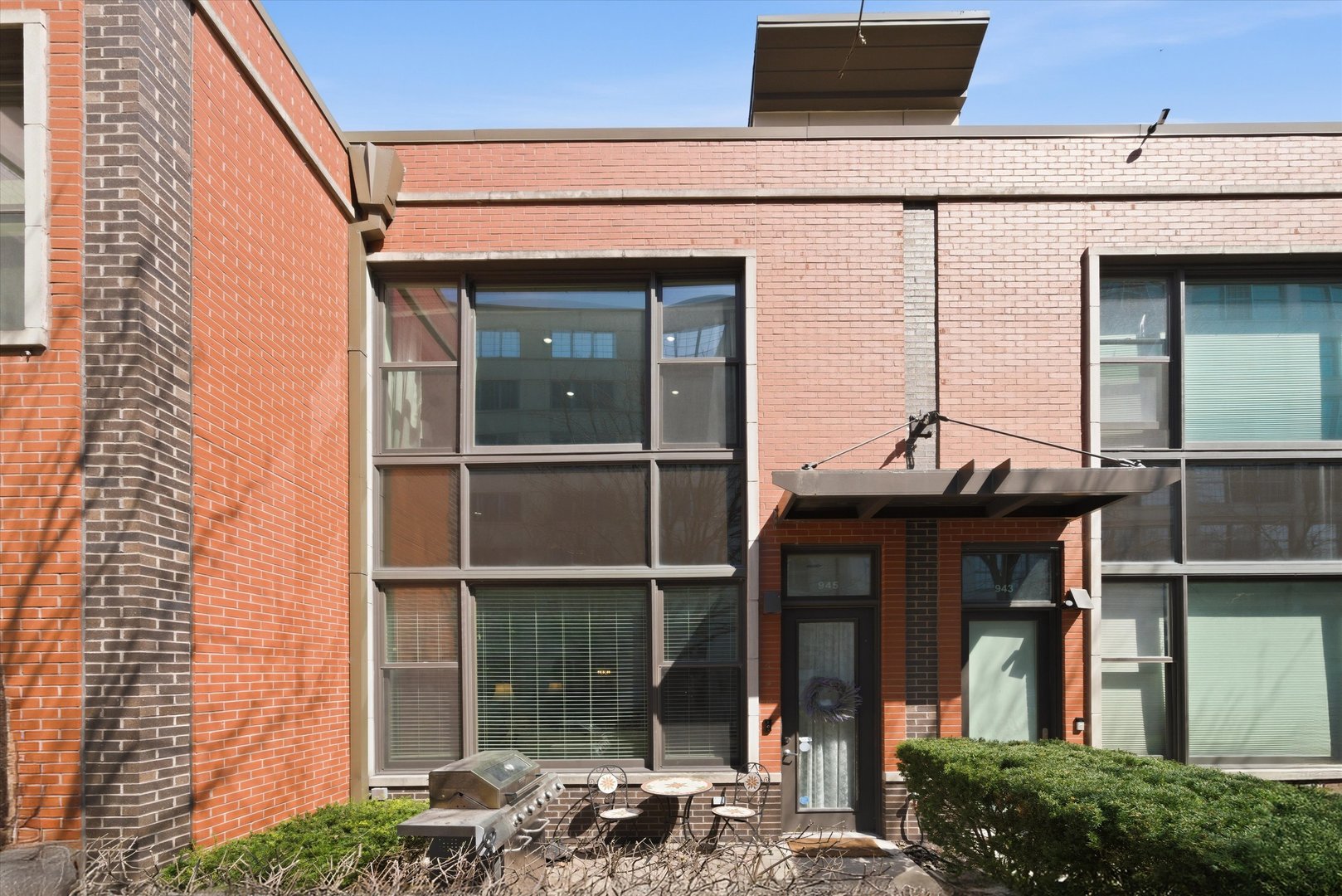 945 N Kingsbury Street Unit: 119