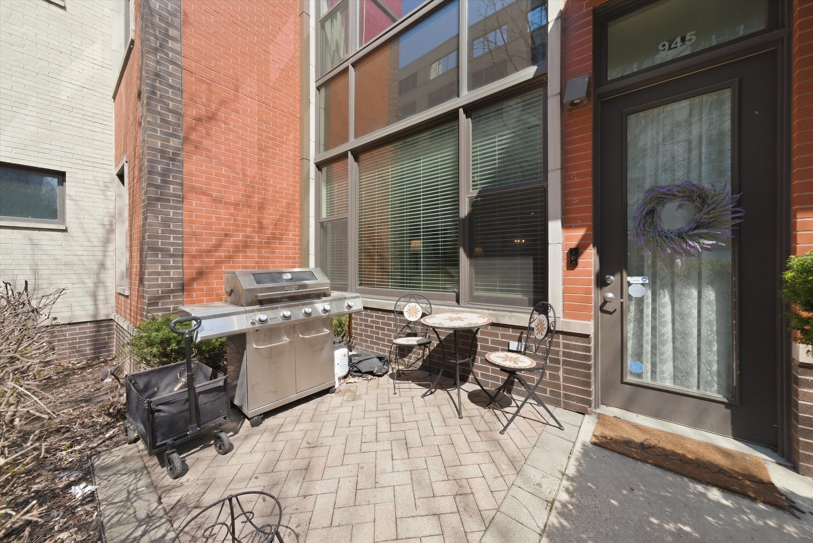 945 N Kingsbury Street Unit: 119