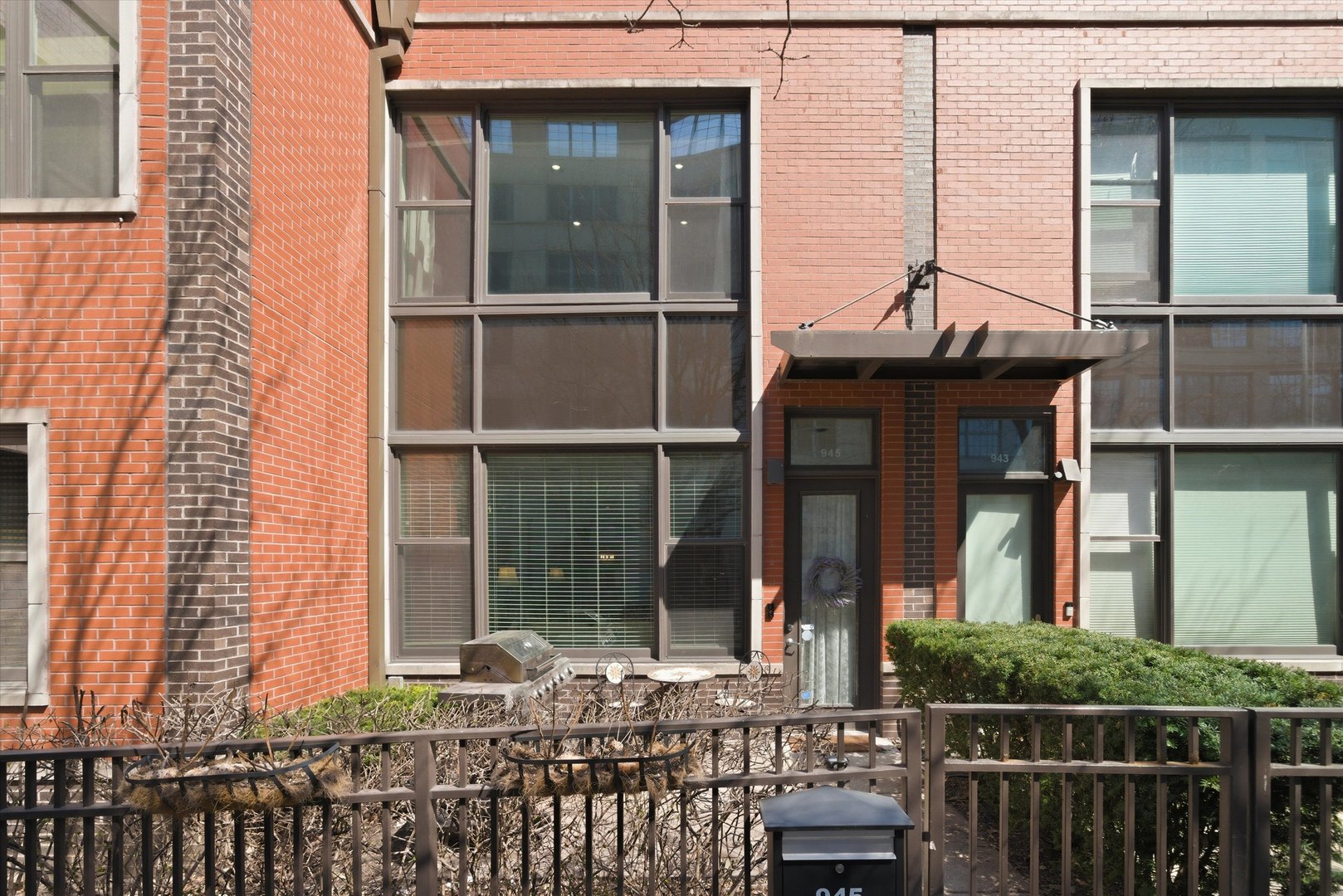 945 N Kingsbury Street Unit: 119