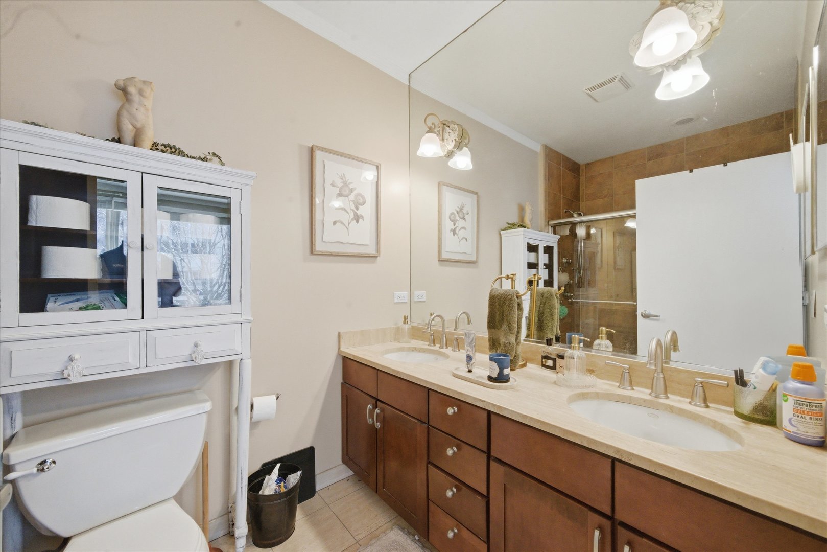 945 N Kingsbury Street Unit: 119