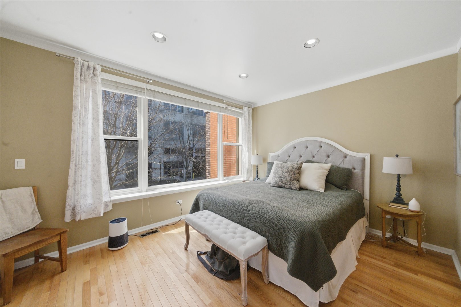 945 N Kingsbury Street Unit: 119