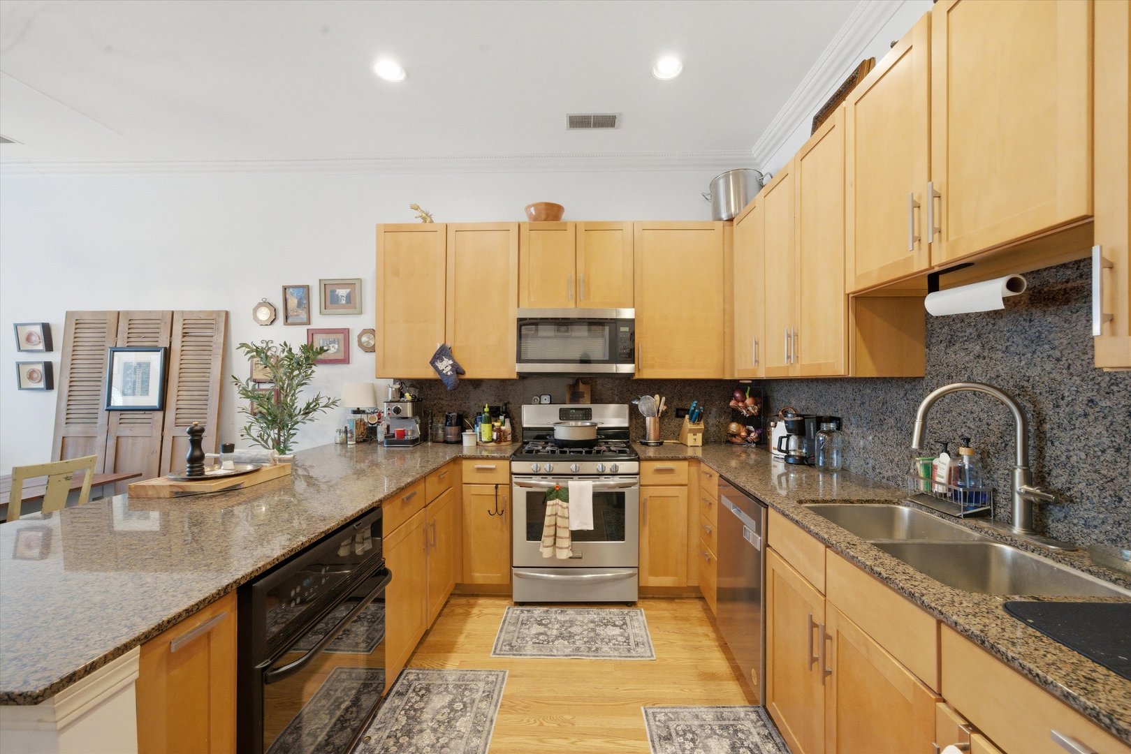 945 N Kingsbury Street Unit: 119